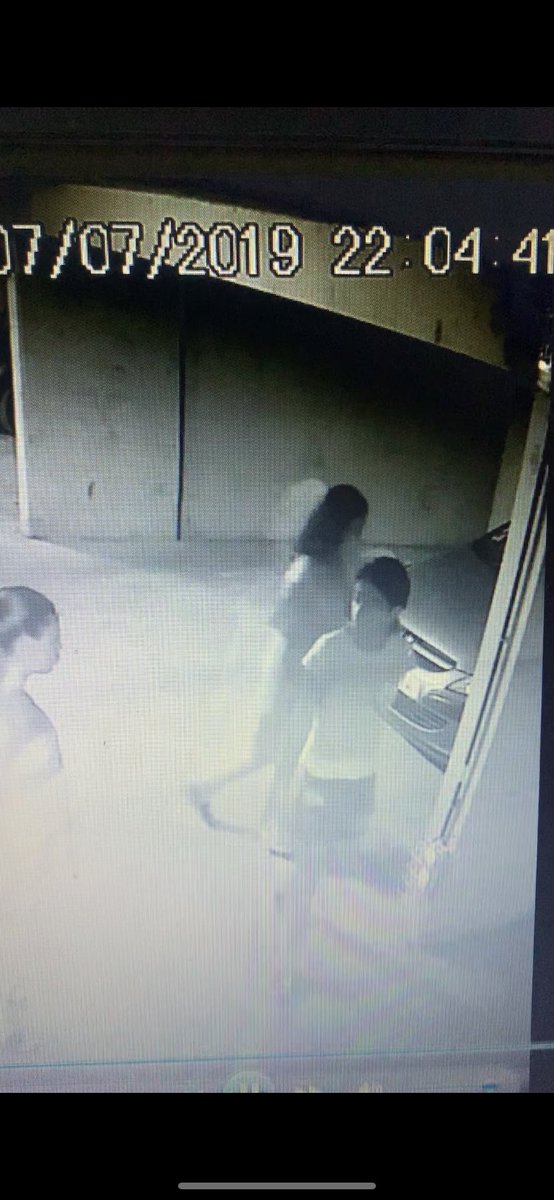 melyoyo13's tweet photo. VOILA LE VISAGE DES «  connasses » QUI SONT VENUES PETER MA VOITURE !!! Faites circuler svp !! MARSEILLE 13015 @OM_Officiel @marseille  faut que je les retrouve ✅👍🏼 plainte deposer biensur ⚠️⚠️❌❌❌ https://t.co/rf1sLm2jUp