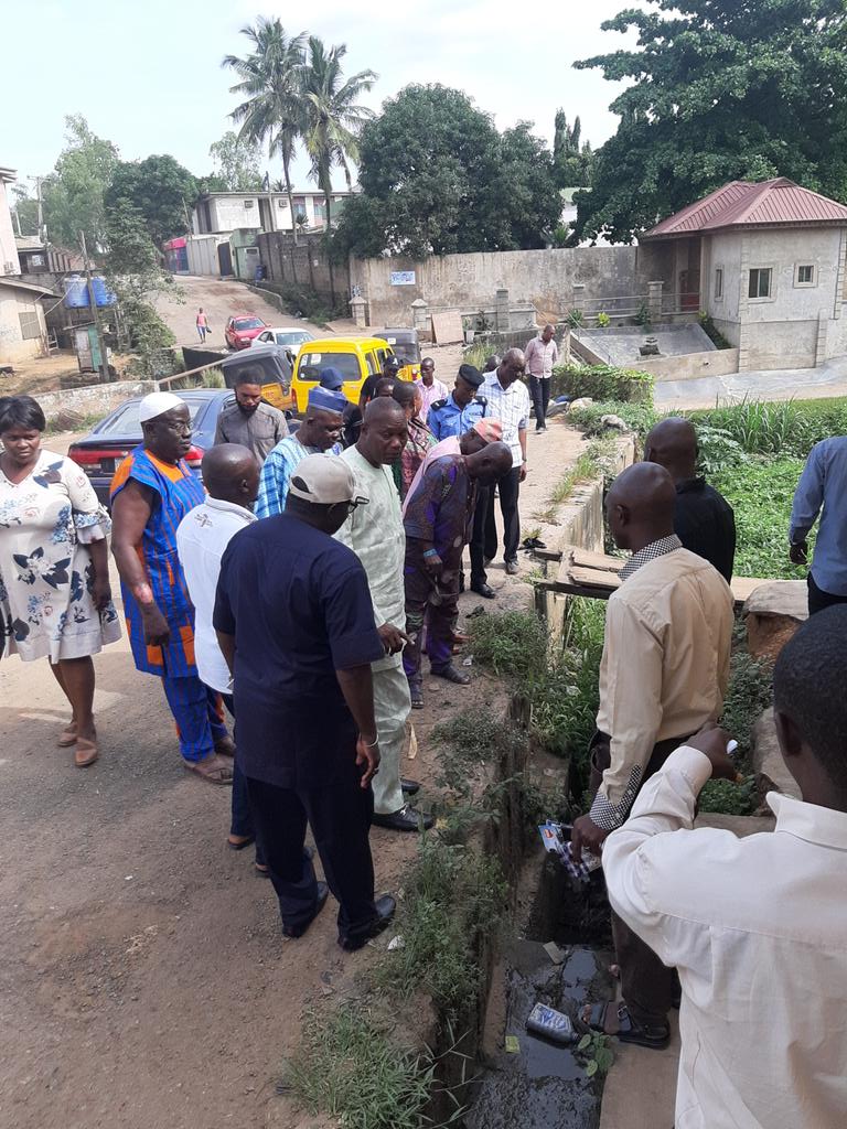HIDtijani's tweet photo. We will put palliative measures of the road and railings will be installed on Atayese canal to prevent vehicles from running into the gauge... #ojokoroLCDA https://t.co/YEPaYUxHcp