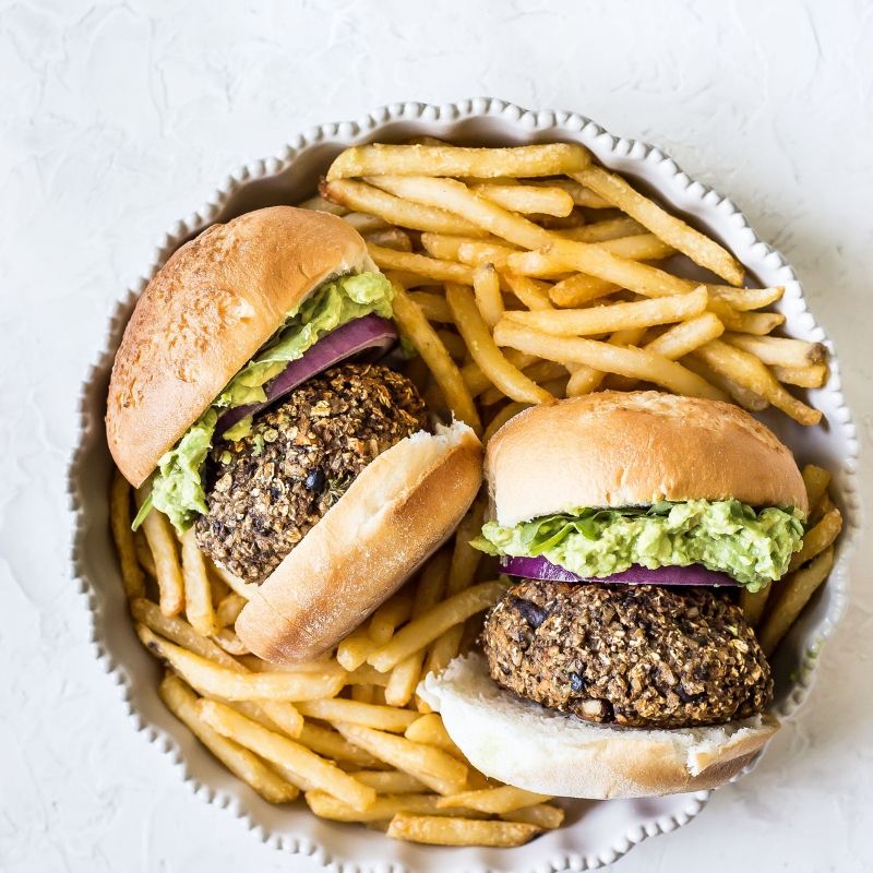 SharpHomeUSA's tweet photo. Looking for a burger alternative but still want something flavorful? This #plantbased #vegan burger from @MyLittleVittles is all flavor, no fuss- AND no grill required 😉 https://t.co/ZS3lUwc6eN #glutenfree #SharpEats #bloggerspotlight https://t.co/4IE0Y1XnYV