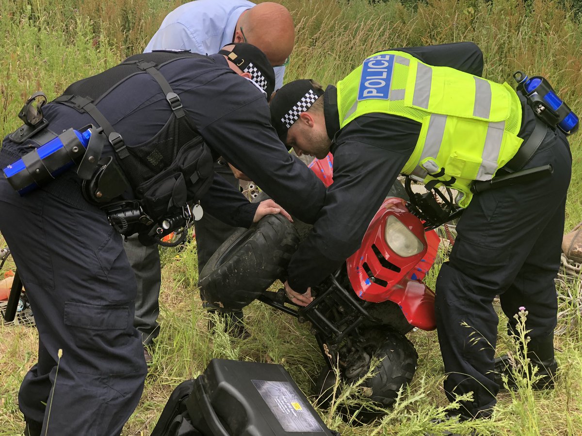 sgtsamdobbs's tweet photo. Superb we cld respond today without raised voice or use of force. Proud to be part of gr8 team effort from across Force led by @SuptJenHelm helped by @NaVCIS_UK @DaventryDC @northantsfire @RSPCA_official &amp; observer, Cllr Richard Auger. Message? Don’t bring your crime to Northants https://t.co/5nvgqMJqEU