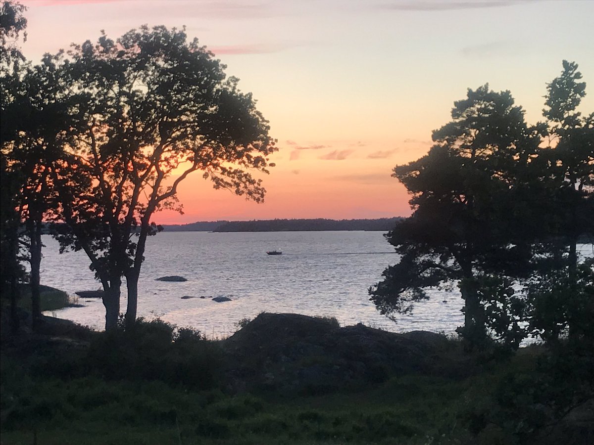 HBrinkenfeldt's tweet photo. Sthlm skärgård när det är som bäst #Djurö #Slangudden #withbestfriend❤️ https://t.co/j2bCVd5wwj