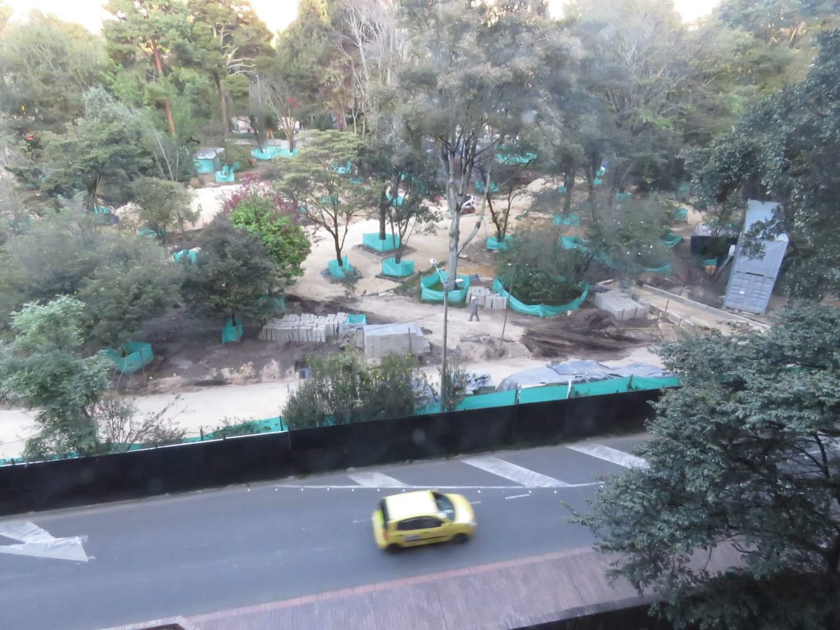 AsoResiChico's tweet photo. Panorama desolador en el Parque Japón. Una tormenta de arena y concreto acabó con la zona verde y con el ideal de parque natural que necesita el sector y Bogotá. https://t.co/b9lLikMGTA