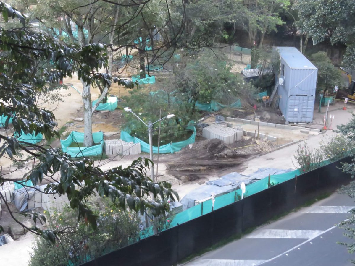 AsoResiChico's tweet photo. Panorama desolador en el Parque Japón. Una tormenta de arena y concreto acabó con la zona verde y con el ideal de parque natural que necesita el sector y Bogotá. https://t.co/b9lLikMGTA