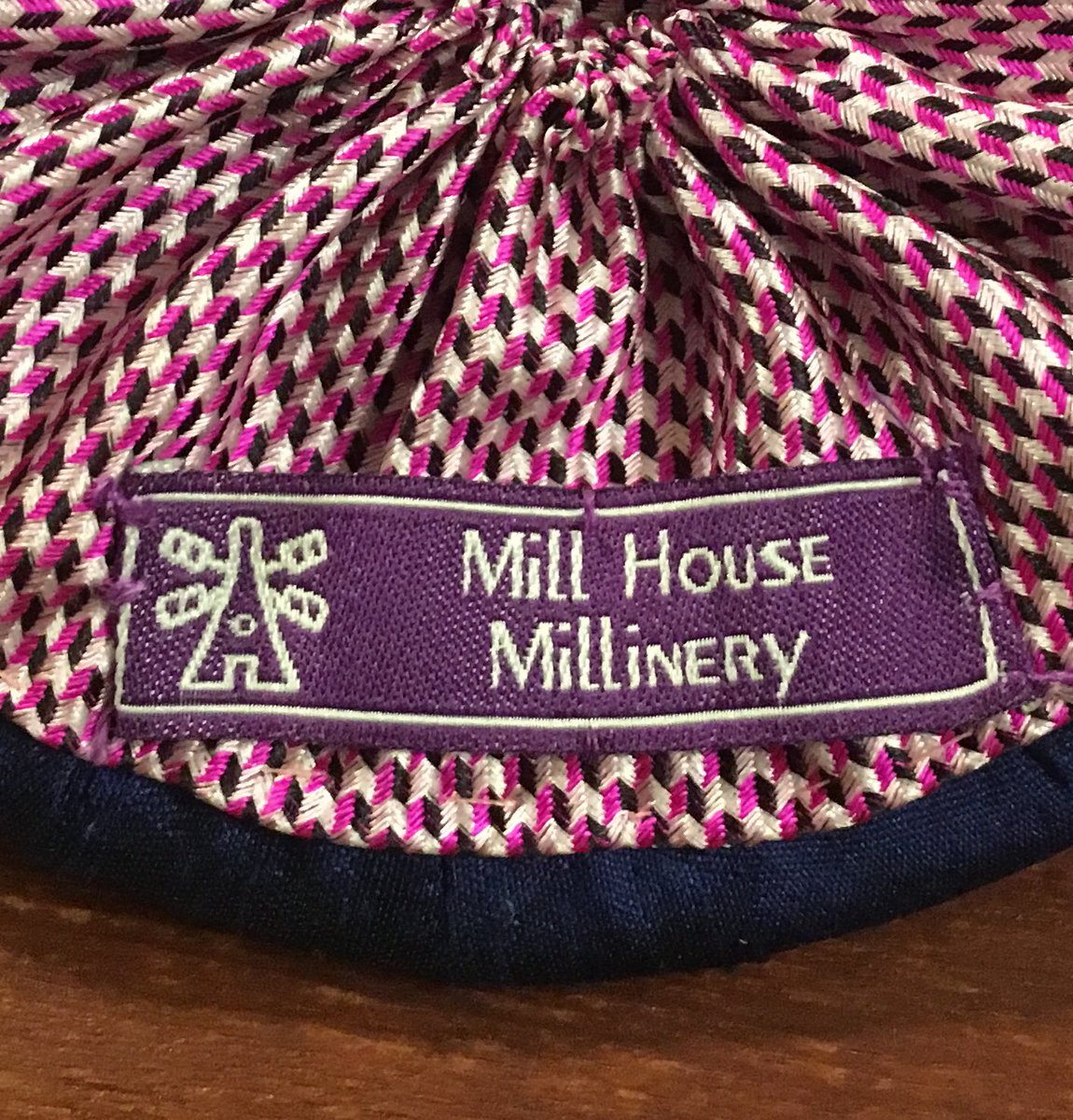 MHMillinery's tweet image. #millinerymaker - #aesthetic. I’m still developing my own signature style. I am settled on beautiful linings. I use silk from @vannersmill . I love using locally produced textiles to add the luxury.

#shoplocal #sudburysilkfestival #mysw #saffronwalden #handmadeinessex #sudbury