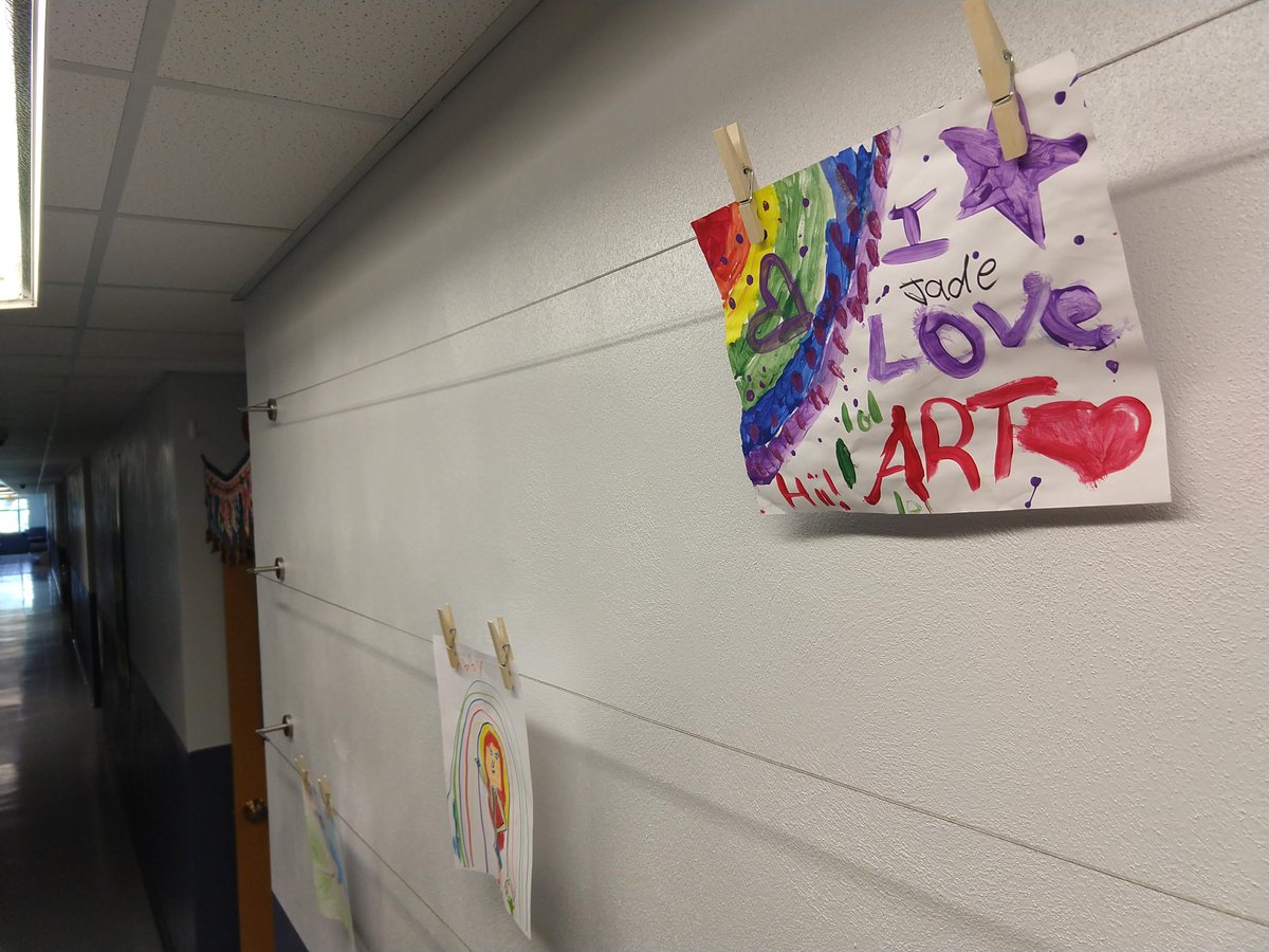 Phase  One of the new and improved HMS Gallery Wall is complete!  The goal of  this project is to have more student artwork on display! Check out our Donor's Choose page for more information about Phase Two! 
donorschoose.org/project/hms-ga…