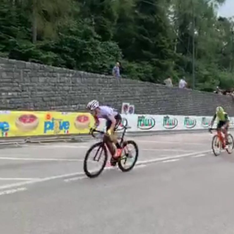 leogiani11's tweet photo. Giro del Veneto:prima gara a tappe per me nella nuova categoria U23, conclusa al 3º posto nella classifica generale giovani e al 23º posto nella generale assoluta.Gara molto bella che mi ha insegnato ancor meglio a collaborare con i compagni ed a gestirmi su più gare ravvicinate. https://t.co/xuHyMevH4j