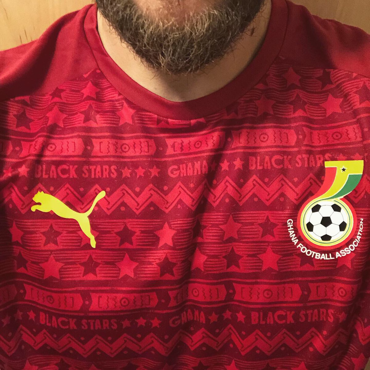  @ghanafaofficial Away jersey, 2014 @PUMA, officially licensedIn honour of @afcon2019 being the last tournament of the season still to be assigned: here’s my  #Ghana away shirt, sourced from  @classicshirts; i love the pattern and the detail in the sleeves