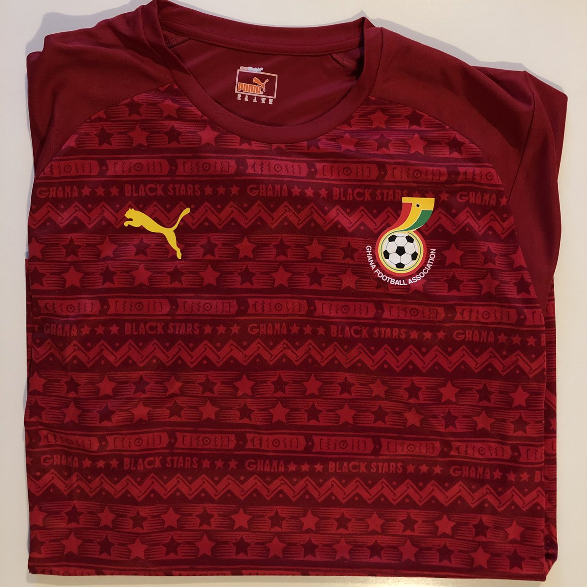  @ghanafaofficial Away jersey, 2014 @PUMA, officially licensedIn honour of @afcon2019 being the last tournament of the season still to be assigned: here’s my  #Ghana away shirt, sourced from  @classicshirts; i love the pattern and the detail in the sleeves