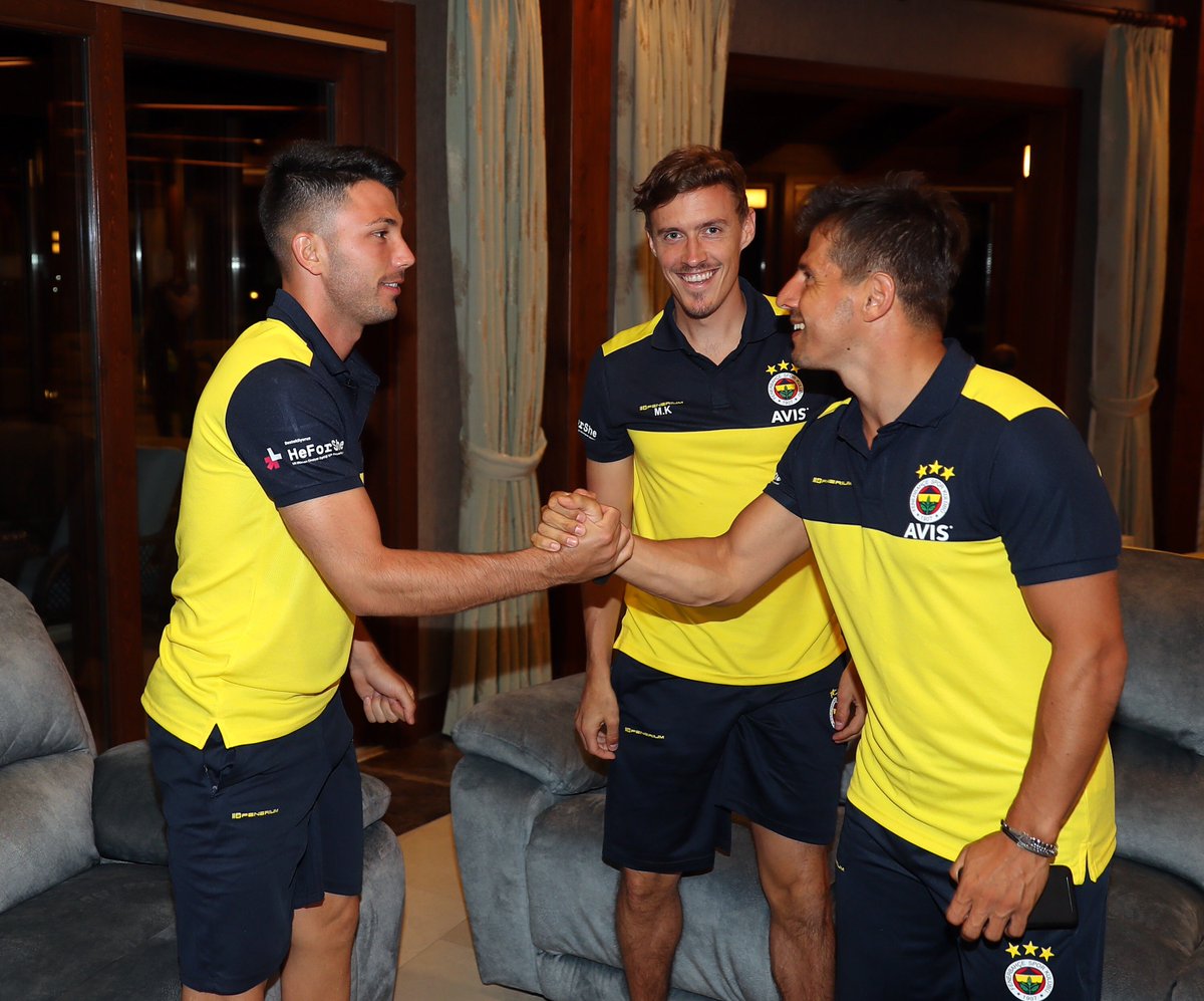 Fenerbahce's tweet photo. Emre Belözoğlu: Aynı ruh ve heyecanla, ait olduğum yerde, Fenerbahçemin çatısı altındayım! 

👉 https://t.co/fhpKIOw1By https://t.co/WbNsk6bnvY