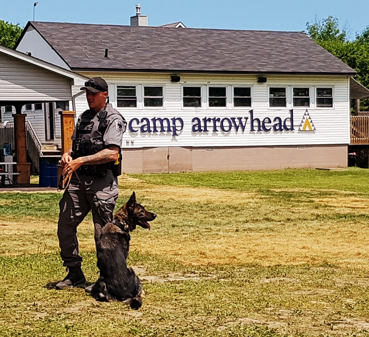 SouthSimcoePS's tweet photo. Campers at #CampArrowhead were treated to a visit today from PSD Nitro and PC Shawn Gwilliam. Nitro is a popular ambassador for the police service and everyone enjoys hearing all about our #K9 Unit from PC Gwilliam. #K9Nitro #goodboy https://t.co/DGmOBAqQWq