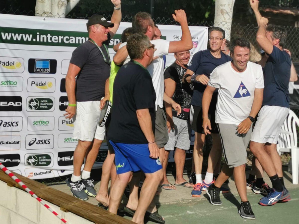 ICPadel's tweet image. 📷 Galería de Fotos 
MasTeR FInAl'19 - Así lo vivieron el equipo del Camping Tamarit 

Imágenes del fin de fiesta en esta 2da Edición del ÍNTER CAMPINGS PÁDEL By @HEAD_PADEL con otra visión más personal.

GRACIAS por confiar en este proyecto 👍

📌 ow.ly/82gD30p5Uev