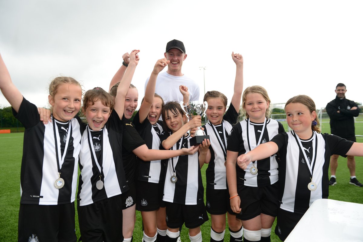 NUFC's tweet photo. COMMUNITY: Congratulations to Ponteland Primary School (boys) and Mowbray Primary School (girls), who were the winners of the fourth annual @NU_Foundation 1892 Cup.

Well done to all 128 youngsters who took part and thanks to @seanlongstaff97, who presented the trophies. #NUFC https://t.co/1Lfd2iKZWa