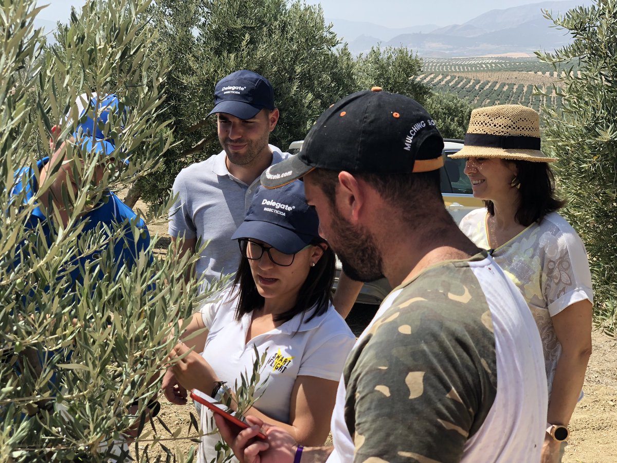 smart_flight's tweet image. Seguimos monitoreando el campo para mejorar el uso del agua💧 en nuestras parcelas🌳🌾 con nuestros sensores de humedad 💦y temperatura🌡️
En la instalación ha participado parte del equipo de #BoschEspaña con los técnicos👷‍♀️👷‍♂️ de #smartflight
#agriculturadeprecision #gestiondelagua