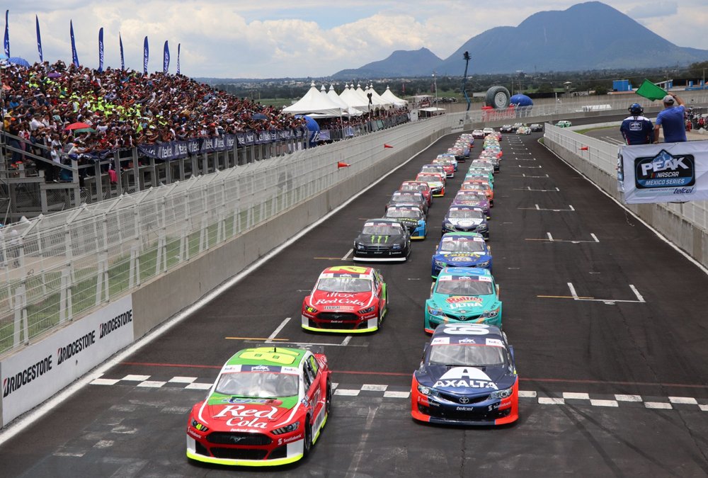 Femadac's tweet photo. 🚥 La caravana de @NASCARPEAKMX inicia su arribo a Chihuahua: https://t.co/Z9Lz79ZPNZ #CNP https://t.co/USki7irQq9