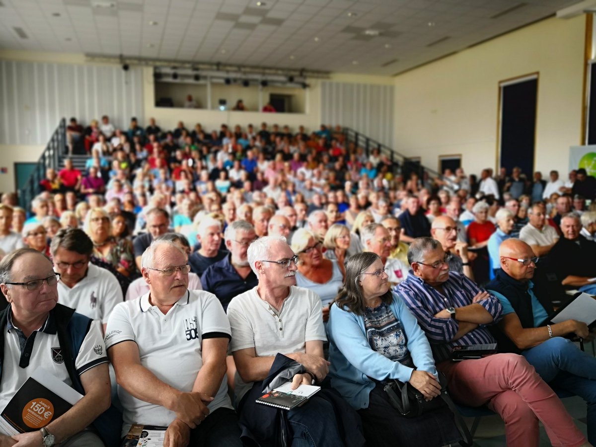 JMD_jean_marc's tweet image. Salle comble pour cette 2° réunion publique en @CA_2BM  avec @THD5962 @orange @knetfr @NordnetOFFICIEL @CoriolisTelecom @Videofutur