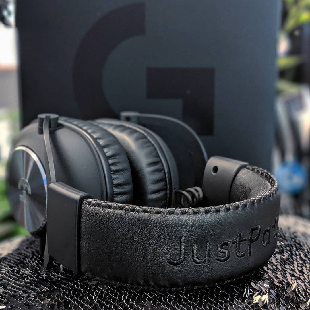 justbeingpatti's tweet photo. I am no #PRO, Just Patti. 😃 #productplug Proud of the team that worked on this. Probably the most comfortable over the ears I've owned. The mic is also 🔥 #LogitechG #PROseries #PlayToWin #BlueMicrophones #LogiLife https://t.co/UVNdFCMRDn