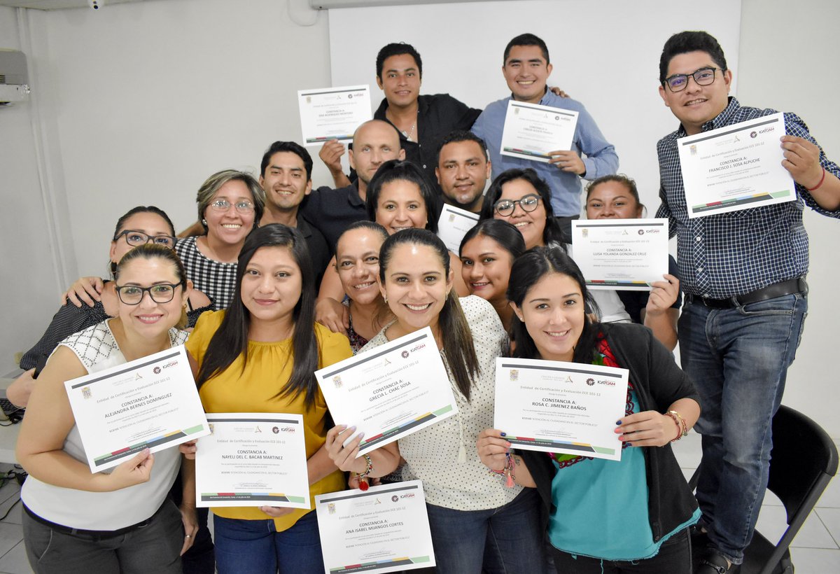 Capacitamos al personal de la dirección general del #ICATCAM con el estándar de competencia EC0105 "Atención al ciudadano en el sector público", para brindar cada día un mejor servicio.
#ICATCAM #CapacitarParaCrecer