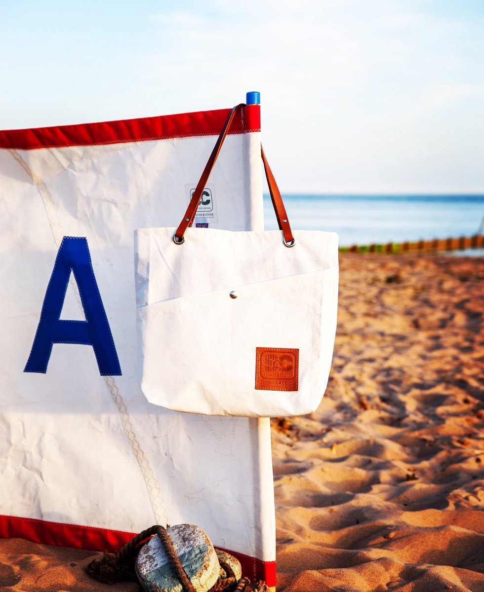 SailsCanvas's tweet photo. Less is more they say. And there’s nothing more simple and chic than this plain white recycled sail cloth tote bag with leather straps. @SailsCanvas #sailclothbag #totebag #recycledsails #sails #oldsails #reducereuserecycle #giftsforher #slowfashion #recycledfashion #holidaybag https://t.co/3VN6ixWTdH