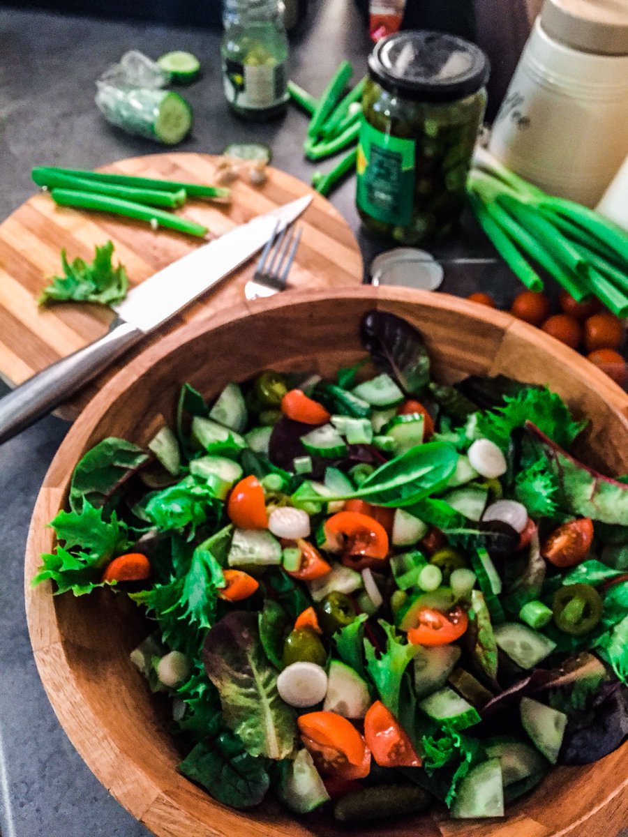 ButlerJonBoy's tweet photo. A nice salad to go with @MistressJay1 βs evening meal.... after a Princess nap of course π¬π¬ππ #chefJonBoy ππ https://t.co/P4DBRk415h