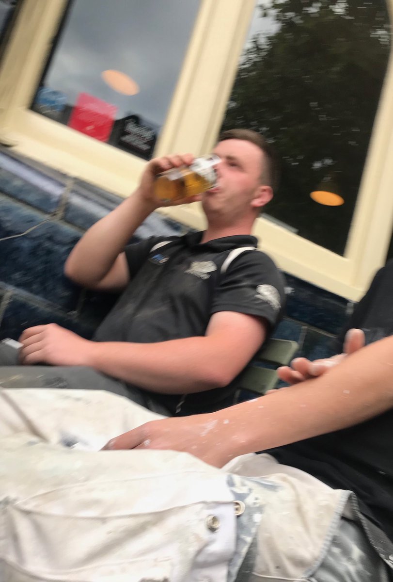marhind's tweet photo. ⁦@MulligansFC⁩ which star player woke up in the wrong room with 2 men this morning #crystalpalace  😎😩😂😂😂😂😂😂😂🤡 https://t.co/GYDxGmcgcy