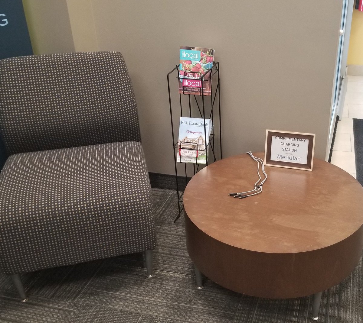 ssattlermcu's tweet photo. Need to recharge ??? Well @MeridianCU #bigbay #barrie branch has your phone covered! While you are in a meeting or waiting in our lunge plug in your phone to top it off as we assist you with your financial needs. #recharge #iphone #Android #Samsung #google #chargingstation https://t.co/9WZPFYgqwE