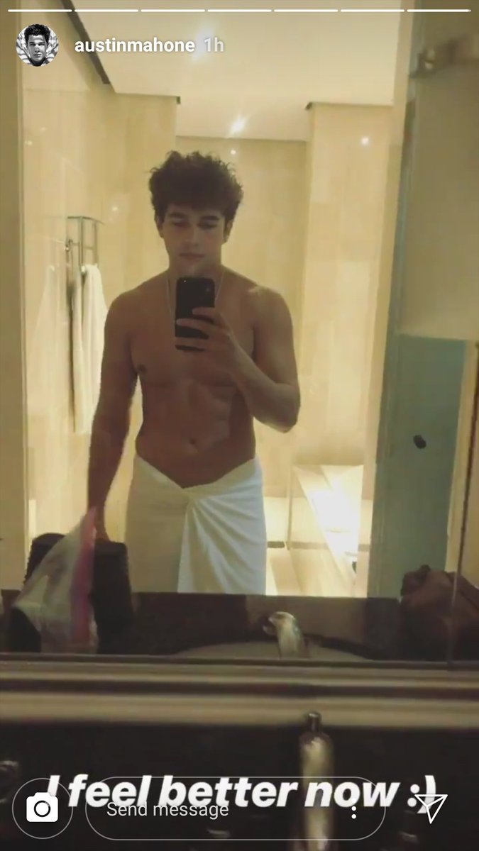 isamattoss2's tweet photo. Austin o q vc tá tentando fazer com o meu psicológico, serio de vdd 🤤😏??? Assim pq f**** eu já tô 🙈😋
#WelcomeToBrazilAustin https://t.co/wkkUNxDsii