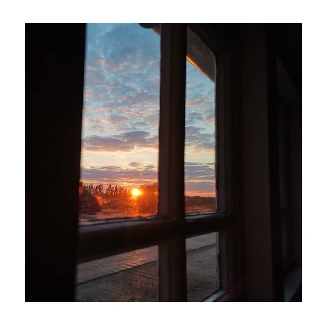 missdiond's tweet photo. Aspire to inspire.
•
#walk #clouds #fields #explore #nature #naturelover #bluesky #sky #sun #sunset #free #openspace #building #photography #refreshed #happyplace #love #happy #BeKindToYoSelf #adventure #honor20 #nofilter #photographyig https://t.co/LxK9mIoKXM