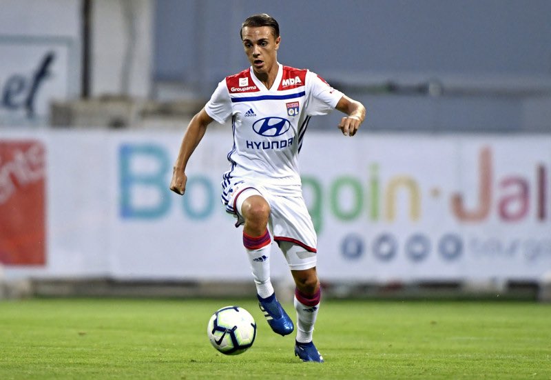OL's tweet photo. Maxence Caqueret a prolongé son contrat de 2 saisons, soit jusqu’au 30 juin 2023. https://t.co/0vYsUI98rp
