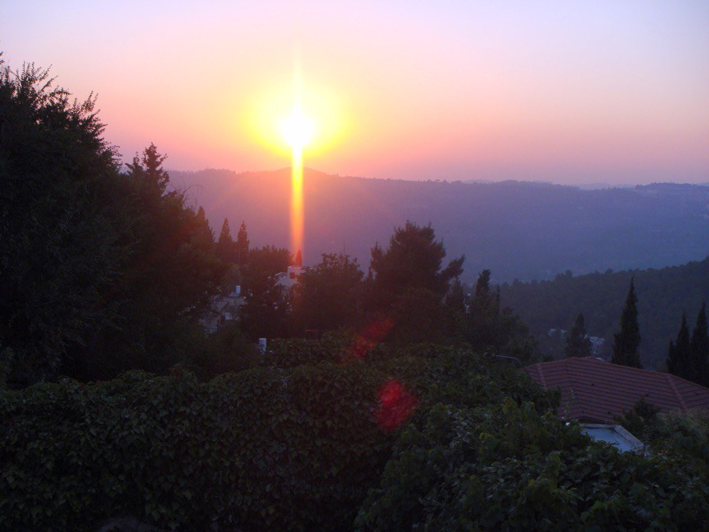 Don’t underestimate friendship. It’s easy to stay away, hard to maintain it. Keep your good friends with you. Don’t be afraid to start again! #roytip #friendship