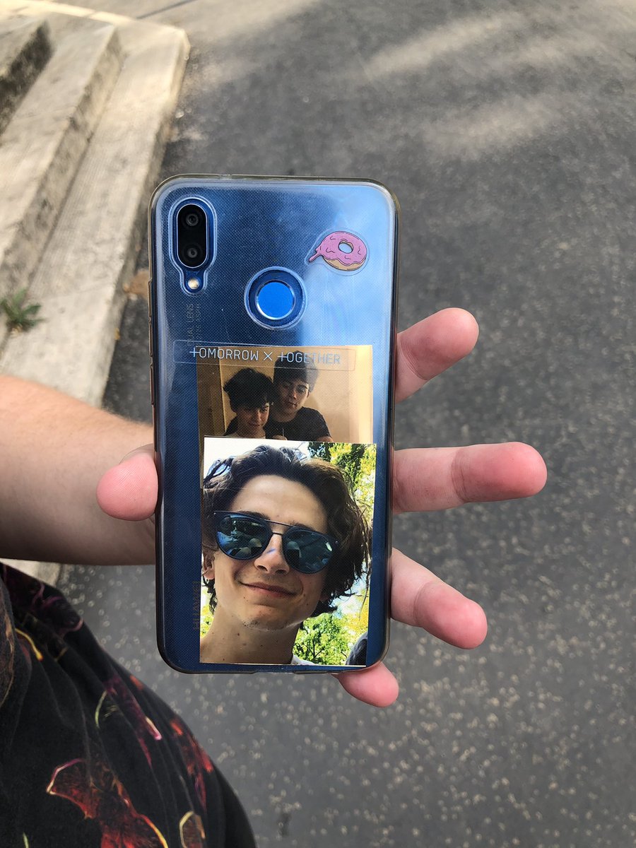 BenjiKrol's tweet photo. anyways shoutout to the girl who i met today who had us in her phone case it was so cute and made me so happy https://t.co/zR6ZR0IoKf