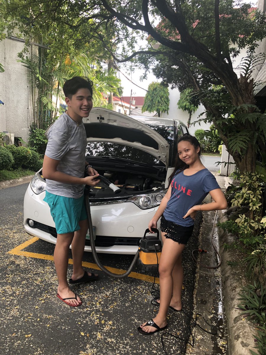 TeamMissy_OFC's tweet photo. Gian and Missy kind of slippers. Yung nakigamit ka Ng slippers Ni Missy tapos papasok ka seven eleven tapos titingnan ka ng mga Tao naisip ko Lang baka isipin nila baliw ako hahaha.

@m_quinoo @FianGranco168 @MMKOfficial 
@callmecarlough 
#MMKtheMGstoryMaxGabXMissyGian https://t.co/eBERjRSEy7