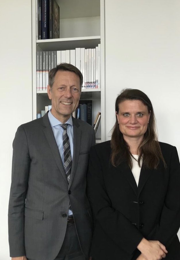 CHBotschaftDE's tweet photo. Martina Hirayama, Staatssekretärin @SBFI_CH in Berlin: Gemeinsame #Exzellenzförderung am @wiko_Berlin, Diskussion über #Gründungsunterstützung @TUBerlin und Treffen mit @Georg_Schuette im @BMBF_Bund. 🇩🇪 ist mit Abstand der wichtigste Partner der🇨🇭bei Bildung und Forschung! https://t.co/lNCWS81mlg