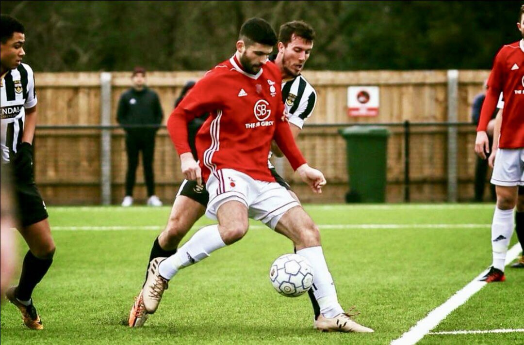 AscotUnitedFC's tweet photo. ๐โ๐ป BENNETT IS BACK!
We are delighted to announce our club record goalscorer with 239 goals in 318 appearances, @jonbennett9 returns to @AscotUnitedFC!
#YELLAMEN ๐๐ #WelcomeBackJon https://t.co/HfVSnWgDts