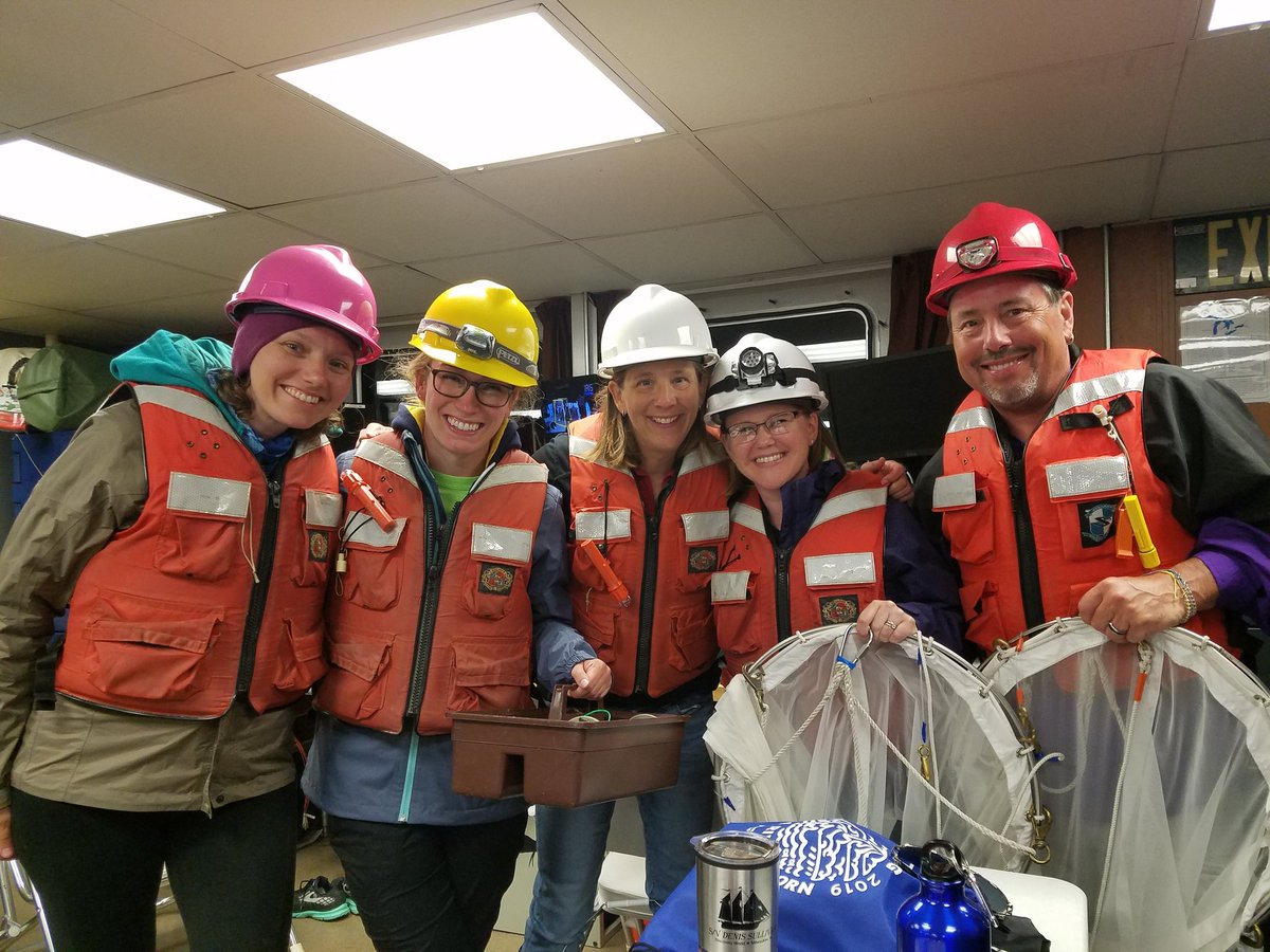 CGLLiteracy's tweet photo. Getting ready to collect zooplankton on the #LakeGuardian for #csmi work. #shipboardscience https://t.co/z4PqVXyUJZ