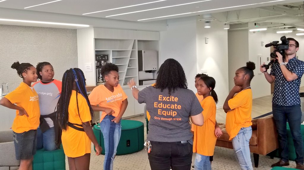 techbridgegirls's tweet photo. So excited to have @TheNAAEE @ULdialogue at our #TechbridgeGirlsDC site and meet our amazing girls today! #summerSTEMfun #2018ulieawinner @AmidonBowen @JATrojans https://t.co/7ne0WdpcmS