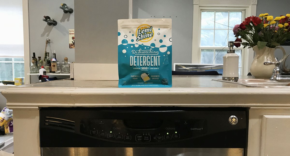 LemiShine's tweet photo. Lemi Shine Dishwashing Detergents gets your dishes squeaky clean every time! It's the power of citric extracts, people!
#PowerfulFormulas #SaferProducts #CitricExtracts #LemiShine #Clean #Squeaky https://t.co/f47ITpebLG