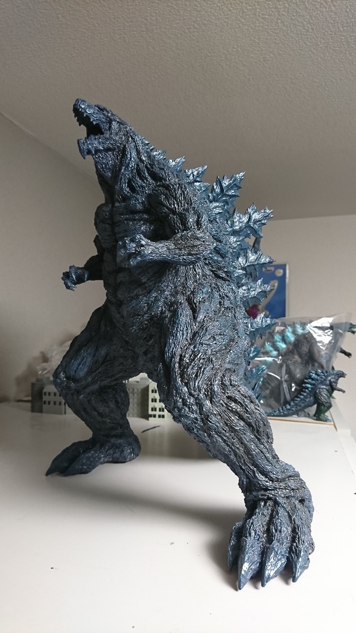 ゴジライダー 仮病 Twitterissa 寝る前にいつも拝むのはタナカ Studioさんのゴジラ アース 造形がほんとに素晴らしい アニメ の滑らかな質感と実写のゴジラがもつゴツゴツとした皮膚の質感が融合した まさに 実写化したアニゴジ 感がある 大きさ 重さもあっ