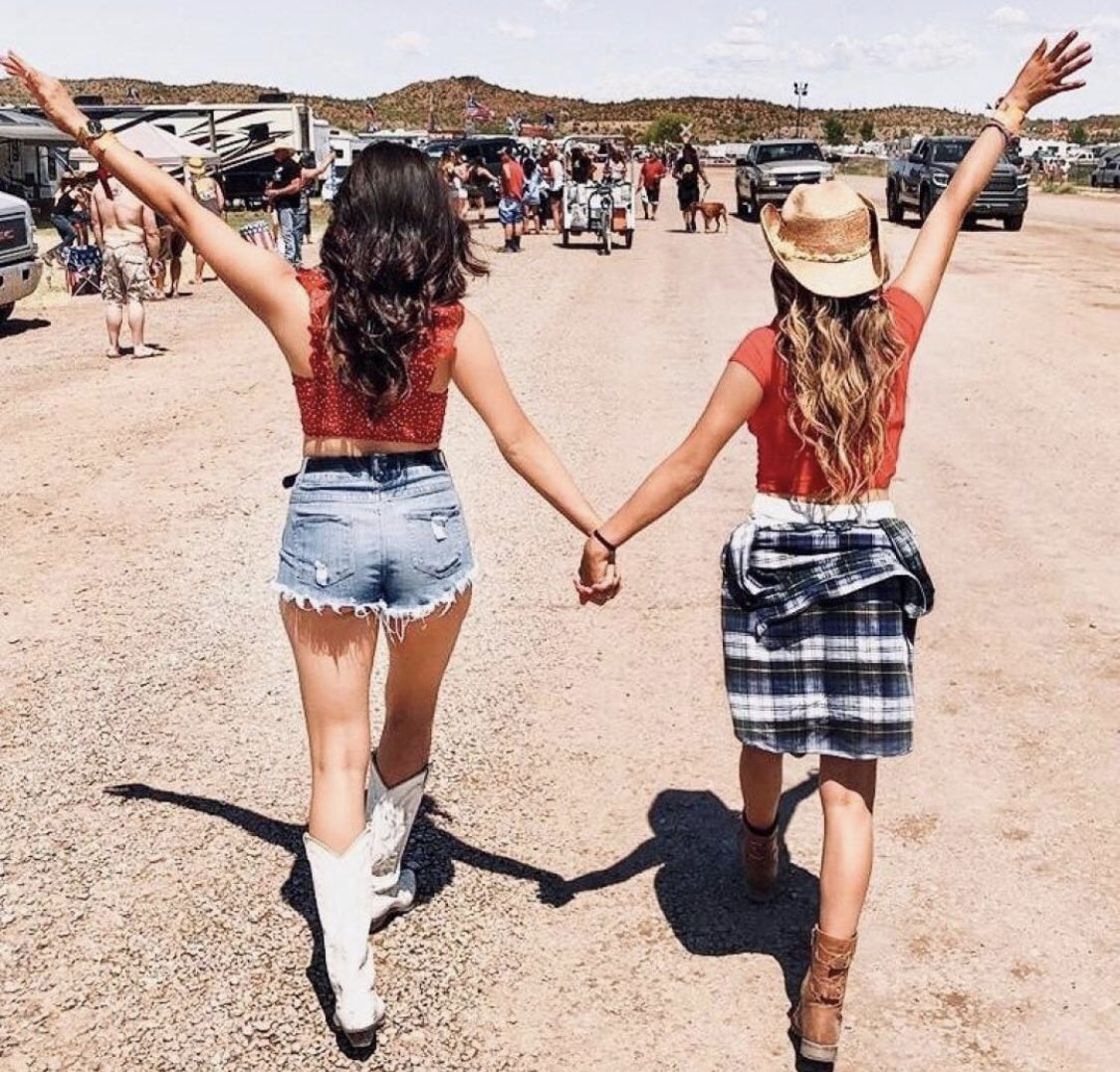 Country roads, take me home. 🎶 Campsites start at ONLY $115 for the entire weekend. Grab yours before prices jump! 🤘