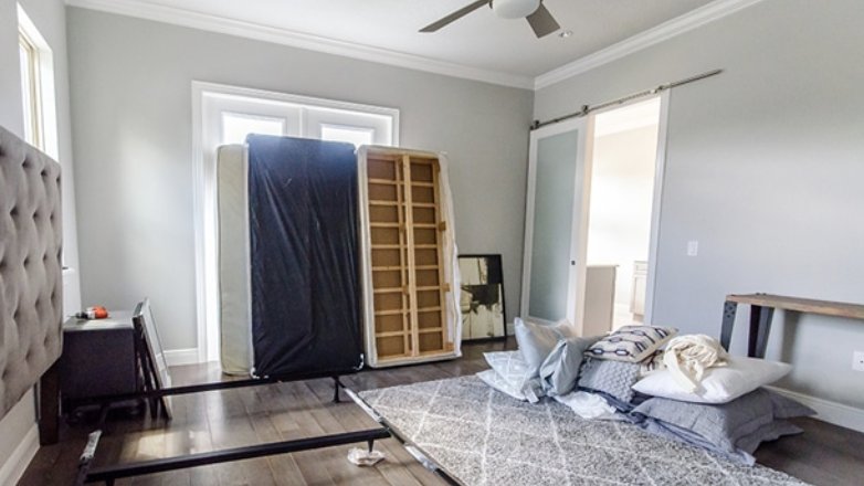 megansmovingco's tweet photo. #UnpackingTip ๐ Get help! Nothing makes unpacking easier and more enjoyable than having a hand (or two, or four..) https://t.co/aRoQDgxNEl