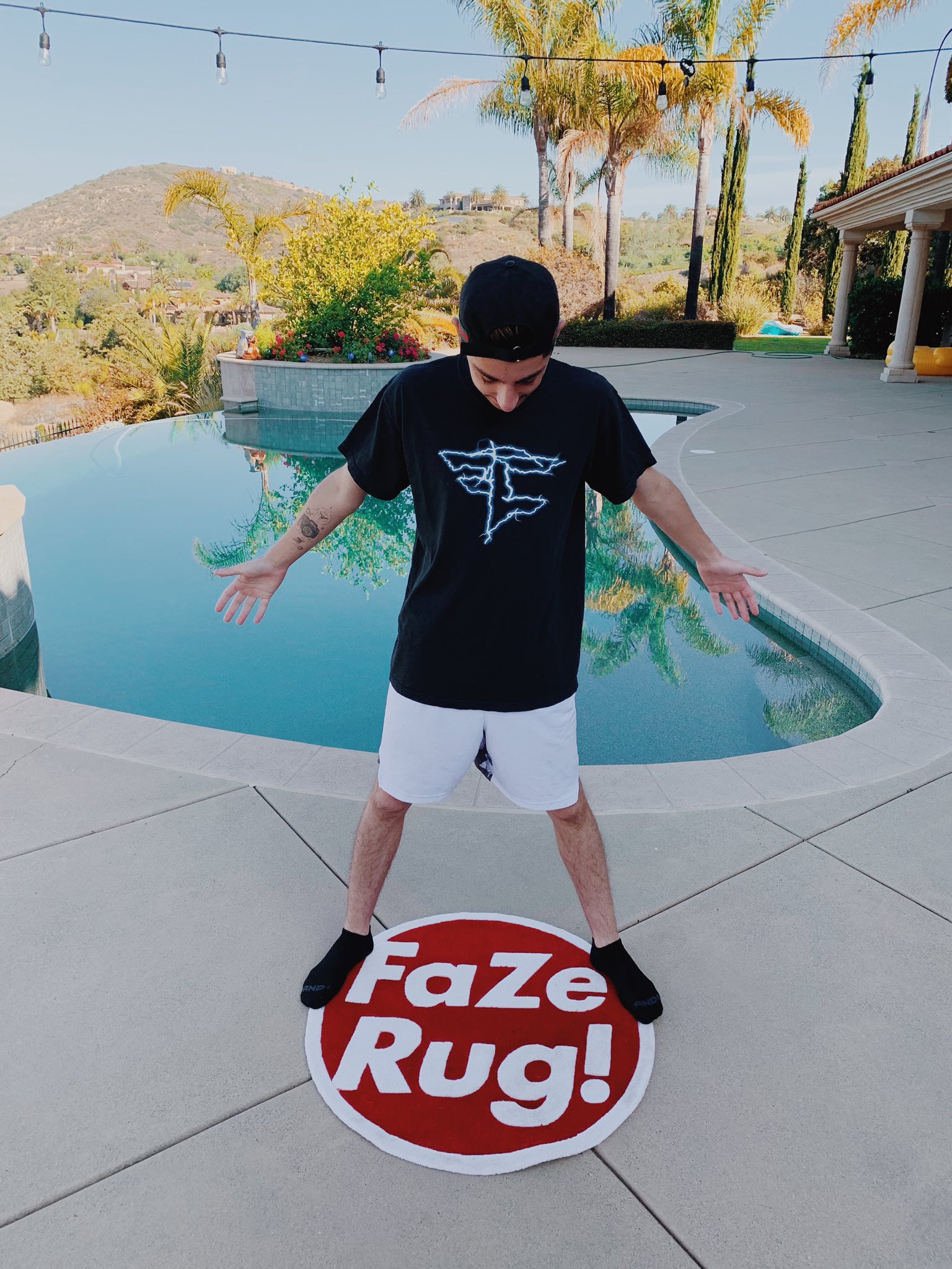 Rug My Faze Rugs Are Officially Out Pricing Error Is Fixed And I Apologize For That Super Limited Go Cop One T Co Anrkst6zcx T Co E5ow1ohxyw
