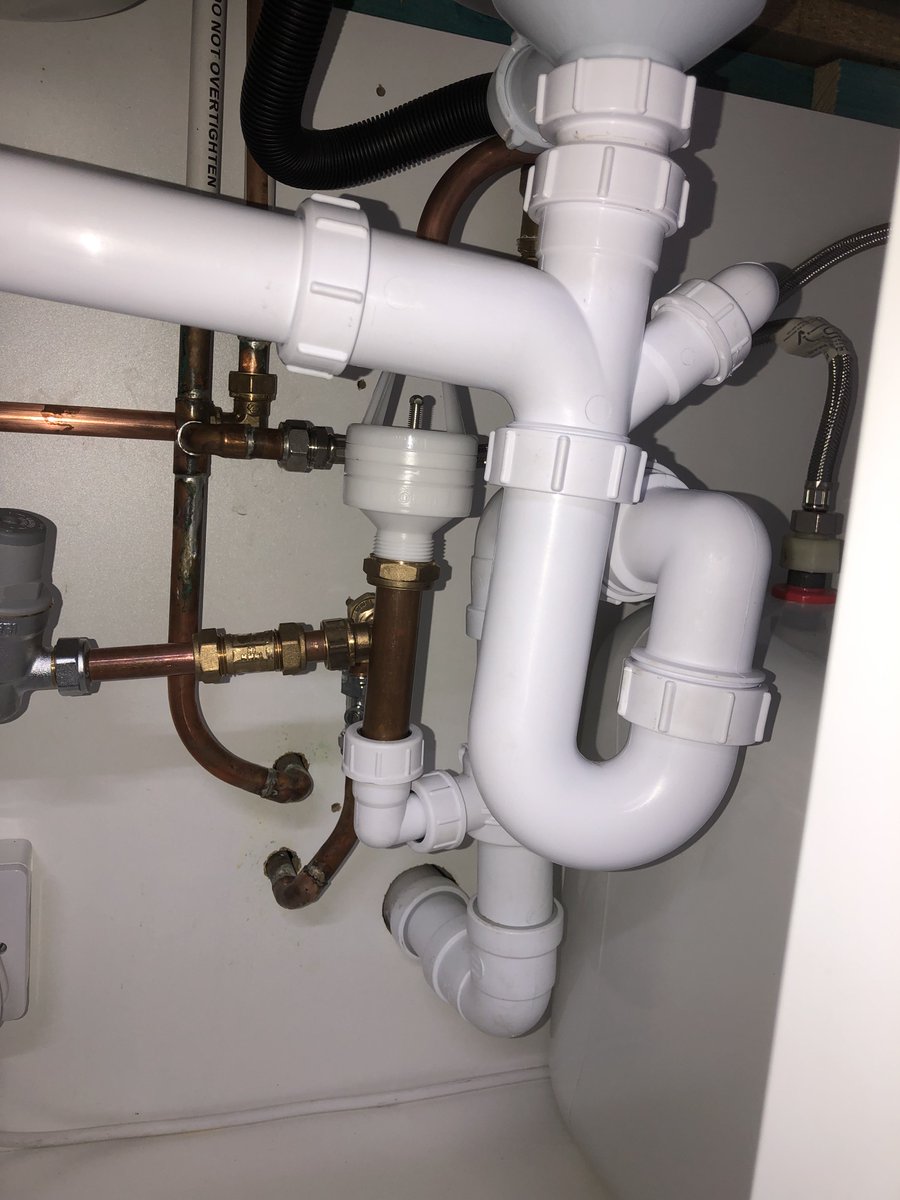 RAtechUKLtd's tweet photo. Another classic PRV hard piped to drain non-complaint installation
But as long as you have 140mm of vertical pipe to play with (or create) then cutting in #hotunSF solves the problem
#SeePRVEasily
#Compliant
#NoSmells
#BackflowProtection
#WRASApproved
Oh & only about Β£20! ππ https://t.co/GYBM8y0wa1