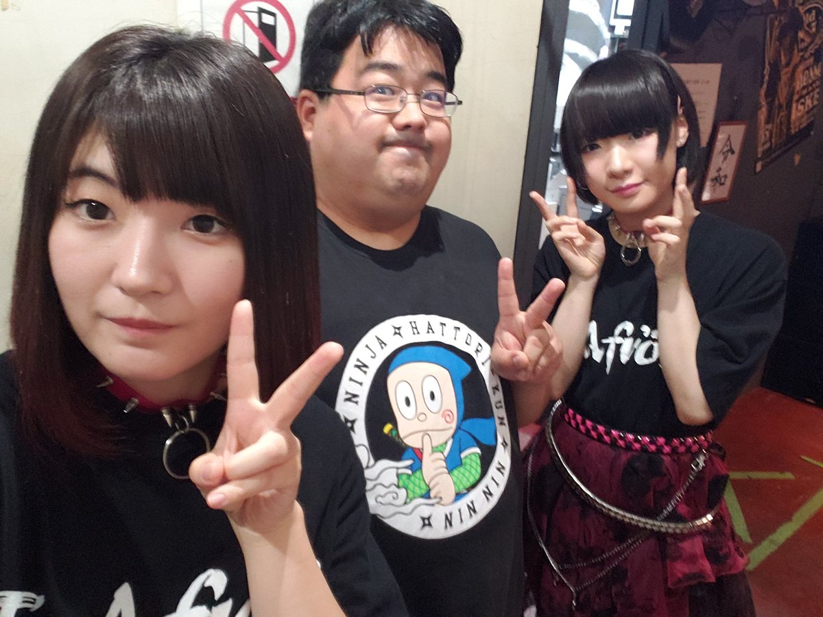 nunnun1nunnun's tweet photo. 7/9池袋RUIDOK3にてForfrontさんのライブがありました。初めてでしたが楽しめました。ちょっとコールは難しいですw物販でるるたんは初めてだったのに普通に話してた自分にびっくり(^o^)
#Forfront
#優希
#君乃るる
#軍服ワンピ https://t.co/bY7338YINN