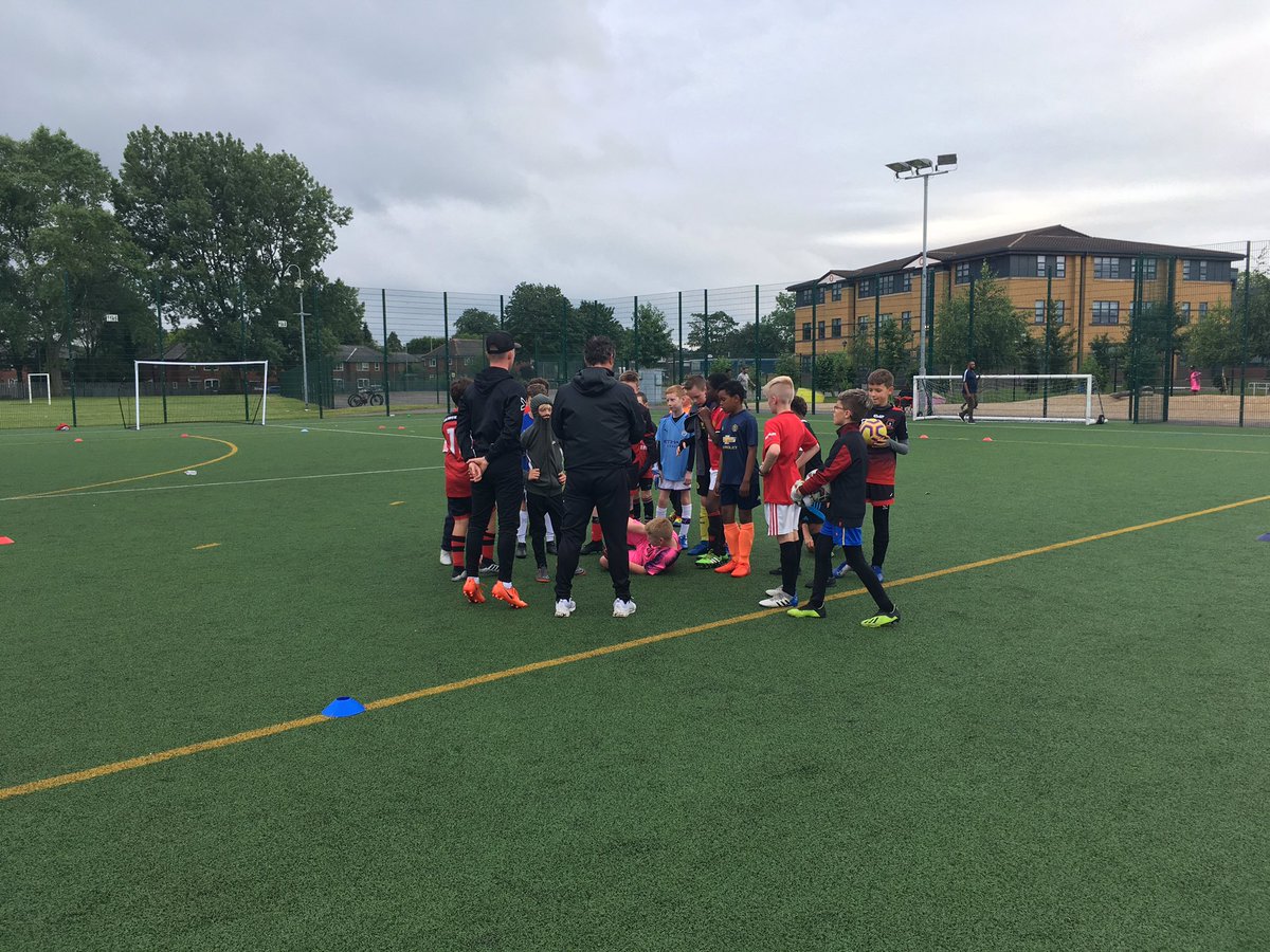 Manchester_FA's tweet photo. ⚽️ As part of our discipline spotlight month this July, we’re here at @milnrowjuniors’ training sessions! 

🙌 We’ll be speaking to the Club to find out how they maintain their high discipline records. 

#MCRulesAndRegs https://t.co/czZ7xIP3zL