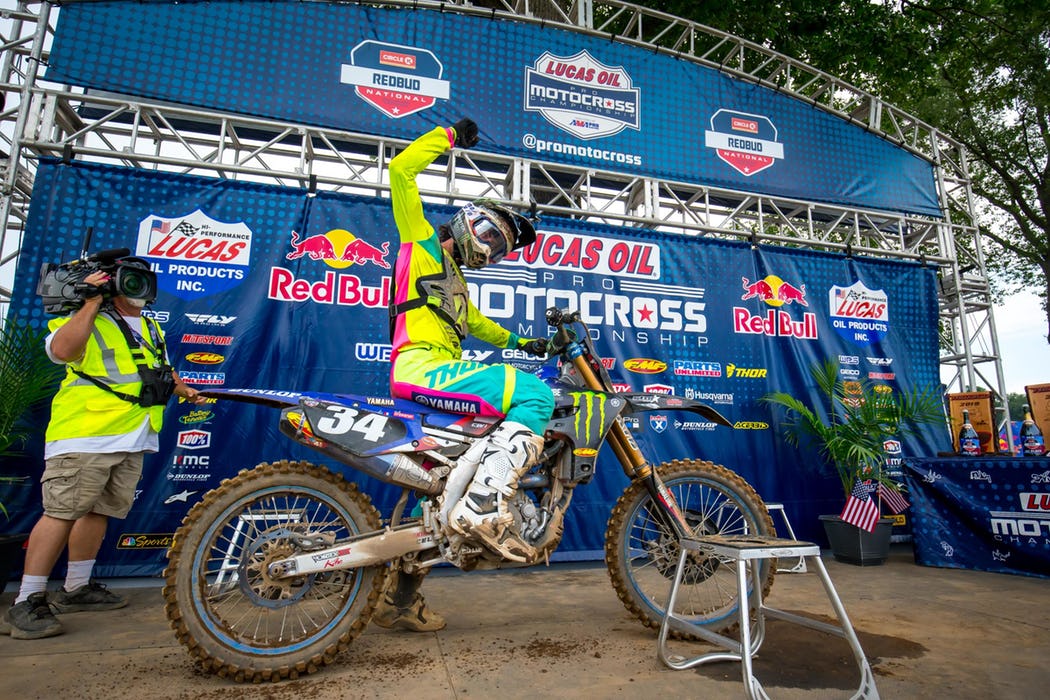 FuelUniverseTV's tweet photo. Tomac se impone en RedBud pero Musquin es el héroe del día || https://t.co/4X95aTHFcK ||
#AMAProMotocross #Tomac #Kawasaki #RedBud #Musquin #KTM #Anderson #Husqvarna #FuelUniverse https://t.co/BYbyeKgEDW
