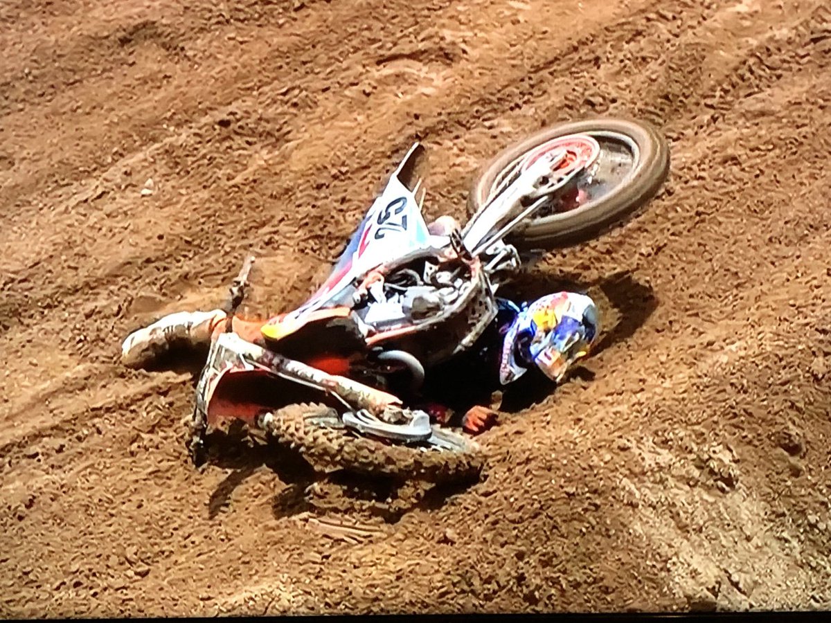 FuelUniverseTV's tweet photo. Tomac se impone en RedBud pero Musquin es el héroe del día || https://t.co/4X95aTHFcK ||
#AMAProMotocross #Tomac #Kawasaki #RedBud #Musquin #KTM #Anderson #Husqvarna #FuelUniverse https://t.co/BYbyeKgEDW