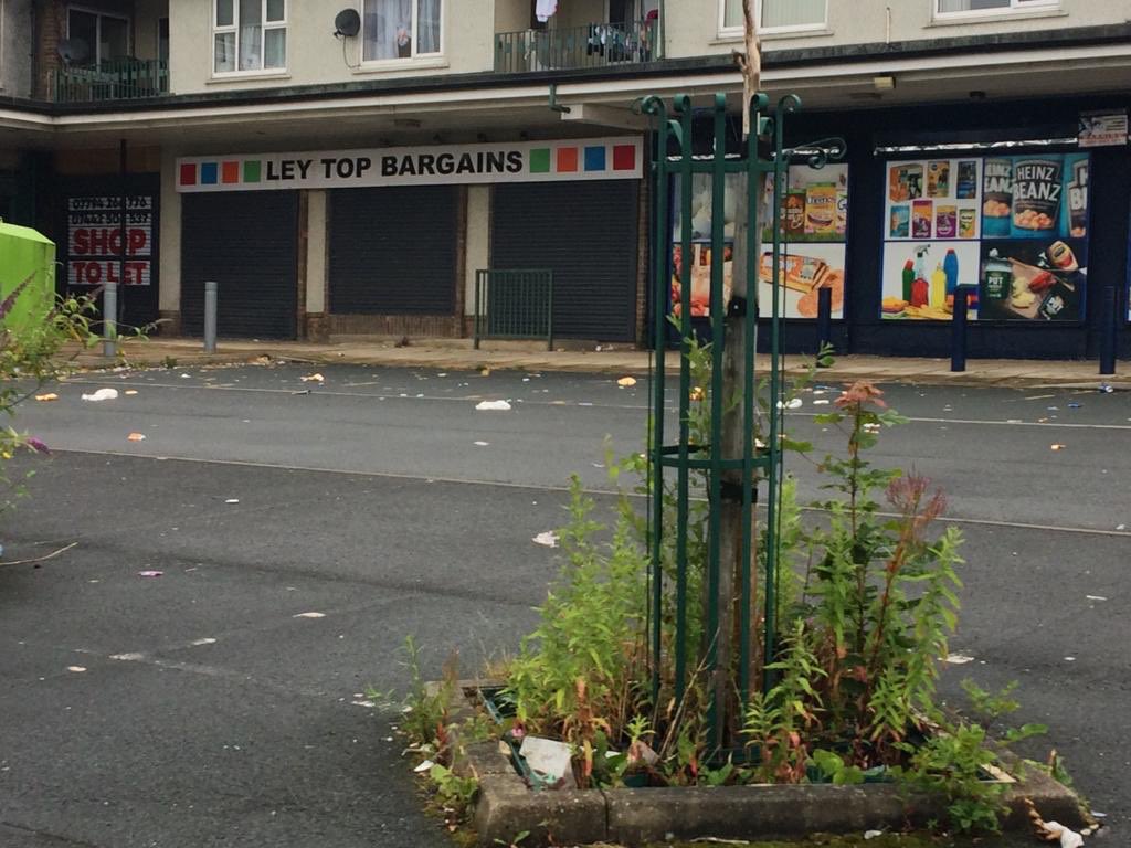 Thank you ⁦@stmatthewsbrad⁩ staff who voluntarily swept up the broken glass & rubbish before school this morning from the car park staff and families use. 6 bags collected #cleancommunities #safety ⁦@bradfordmdc⁩ ⁦@BradfordTandA⁩ ⁦@pmezzie⁩ ⁦@csptsa⁩