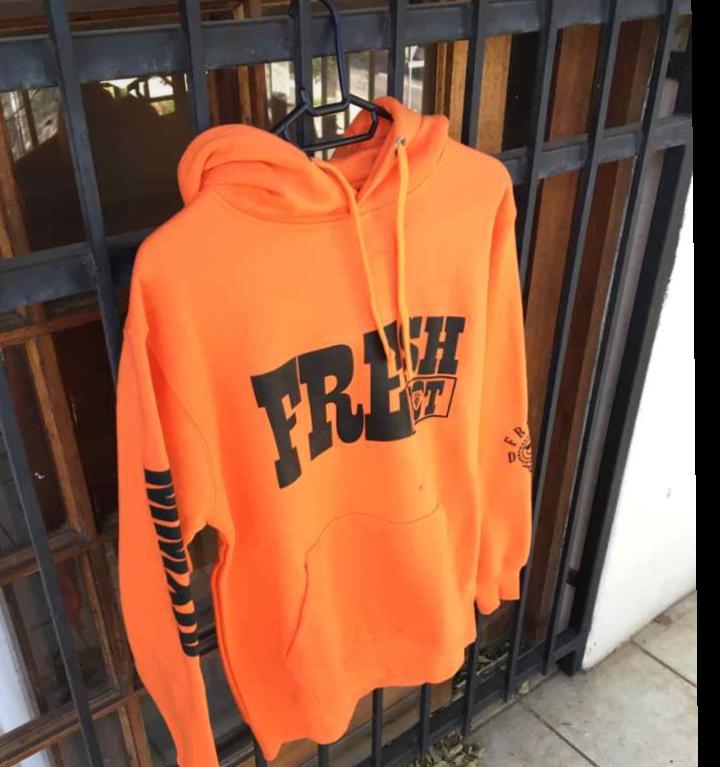 RickyMero_RM's tweet photo. #FreshDot bare i have to get atleast 100 customers to be their brand ambassador π R300 hoodie π₯π₯ https://t.co/UTHWszw5rY
