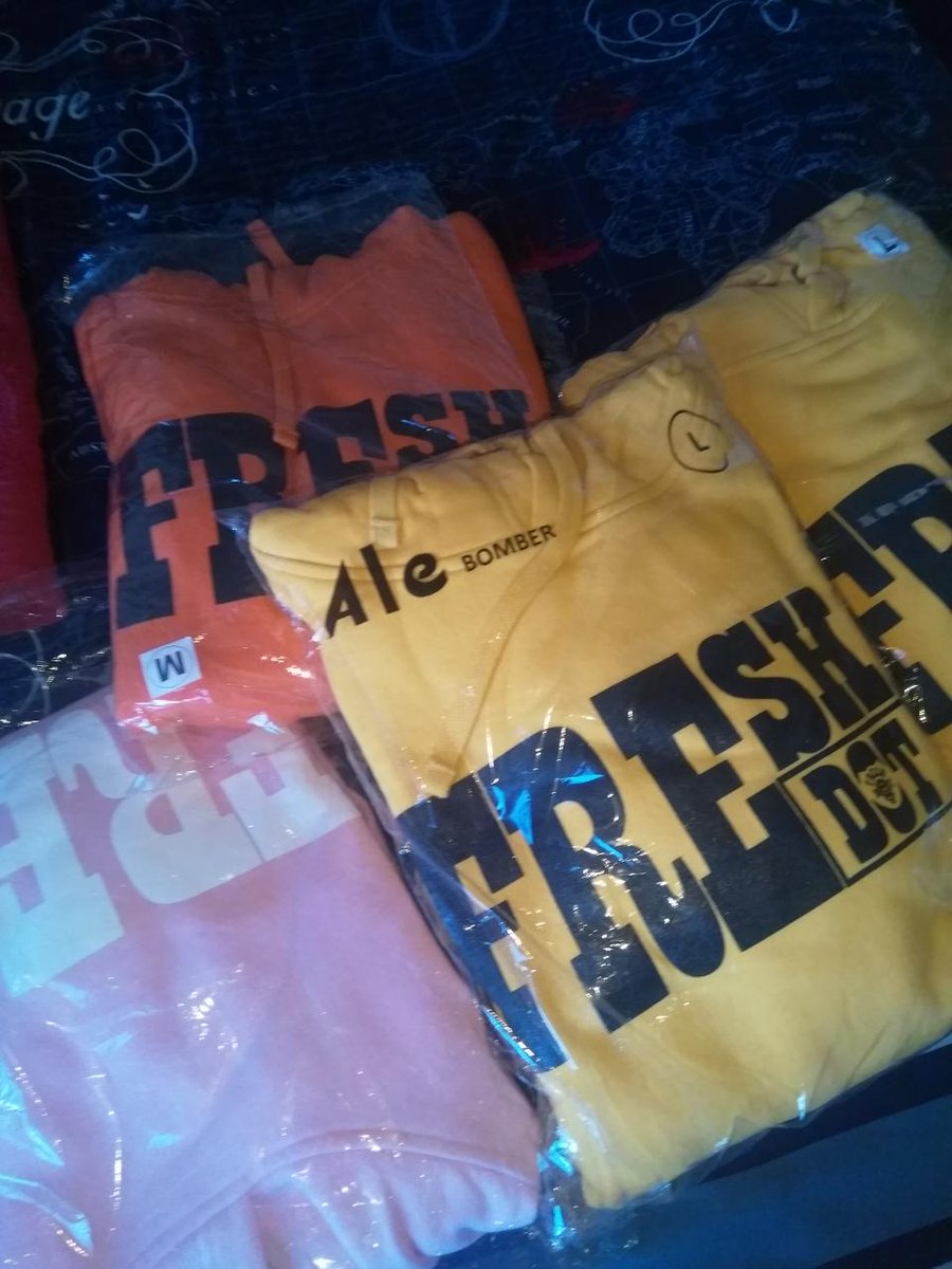 RickyMero_RM's tweet photo. #FreshDot bare i have to get atleast 100 customers to be their brand ambassador π R300 hoodie π₯π₯ https://t.co/UTHWszw5rY