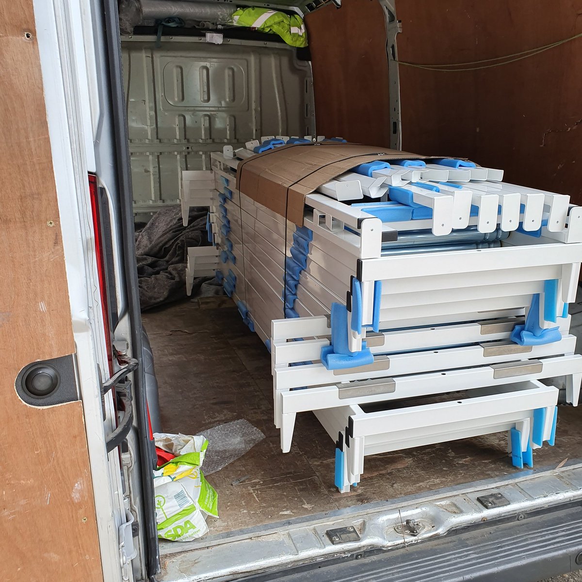 Transported this load up to Norwich. Dont worry it was strap and had blackets over it. wont travel if i dont feel the items are unsafe or will move on any journey.

The weather is still very muggy and even when driving there wasnt much of a breeze.
