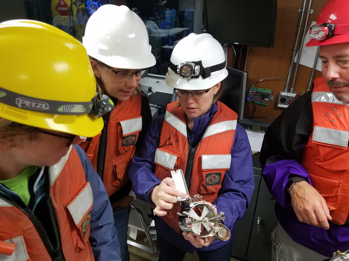 CGLLiteracy's tweet photo. Learning to read the flow meter..."I feel like the electric meter reader." #shipboardscience #csmi https://t.co/i0LtdOEq2v